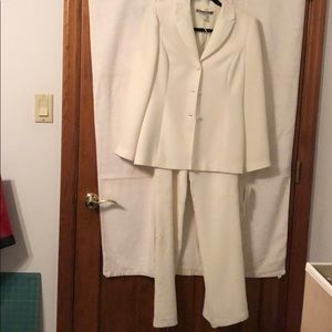 **50%SALE*** Maggy  London 2 piece pant set